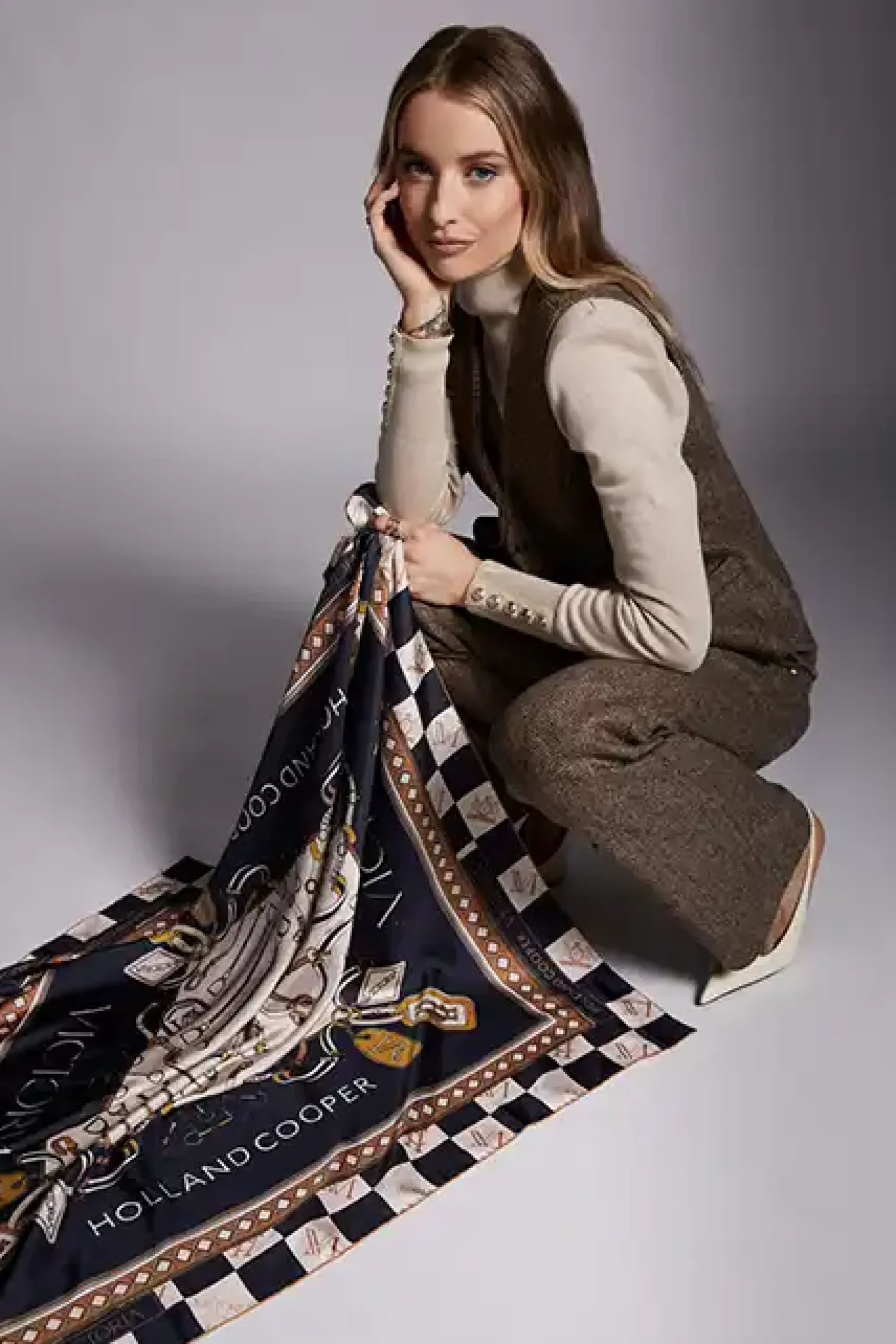 Holland Cooper Hampton Waistcoat Large Scale Brown Herringbone New